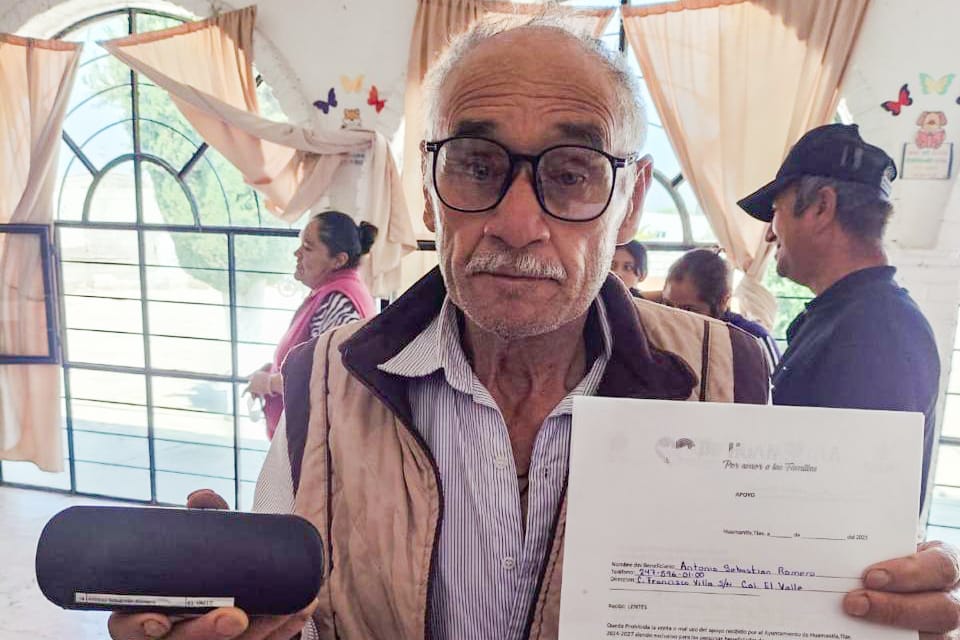 Ya son 124 personas beneficiadas con lentes a través de la Caravana de Salud y Servicios del DIF Huamantla